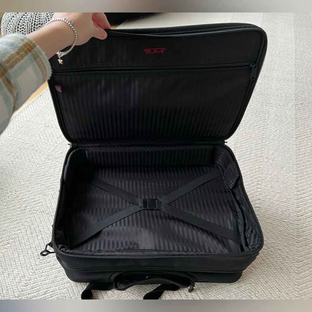 Tumi Medium Trip 2 Wheeler  Briefcase Travel Bag luggage Black